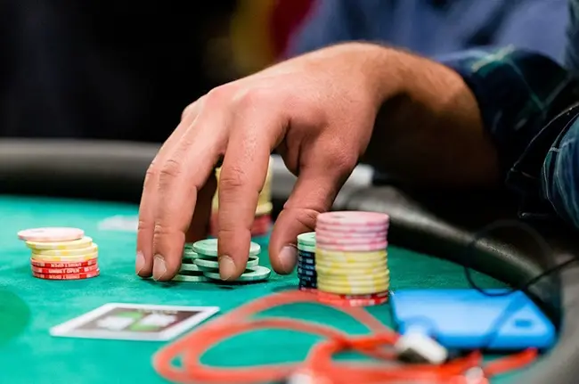 Steal Poker là gì? Bí quyết cướp Pot kinh điển từ cao thủ